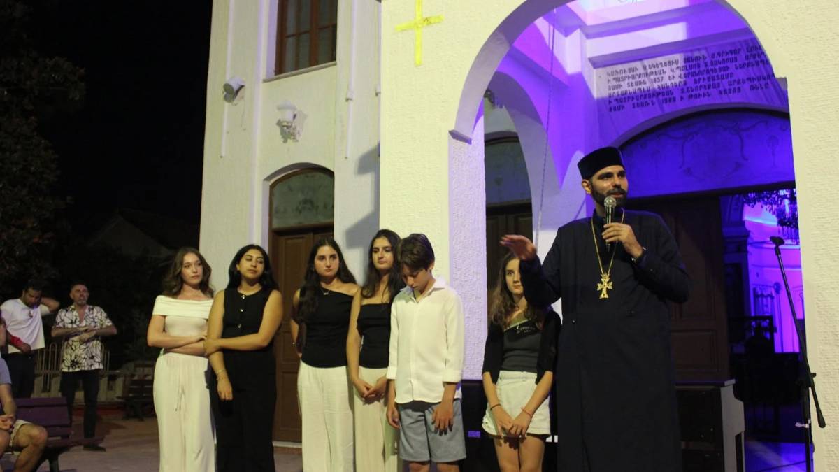 Anna Boğosyan'dan Ermenice şarkılar