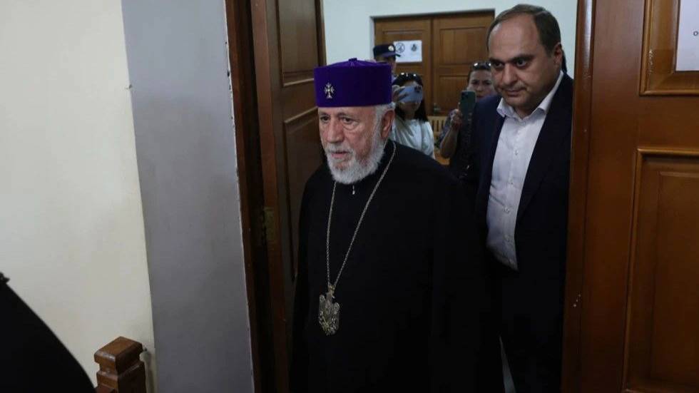 Հայաստանի Հանրապետութեան մէջ իշխանութեան եւ Կաթողիկոսի առճակատումը հասաւ աննախադէպ հանգրուանի մը