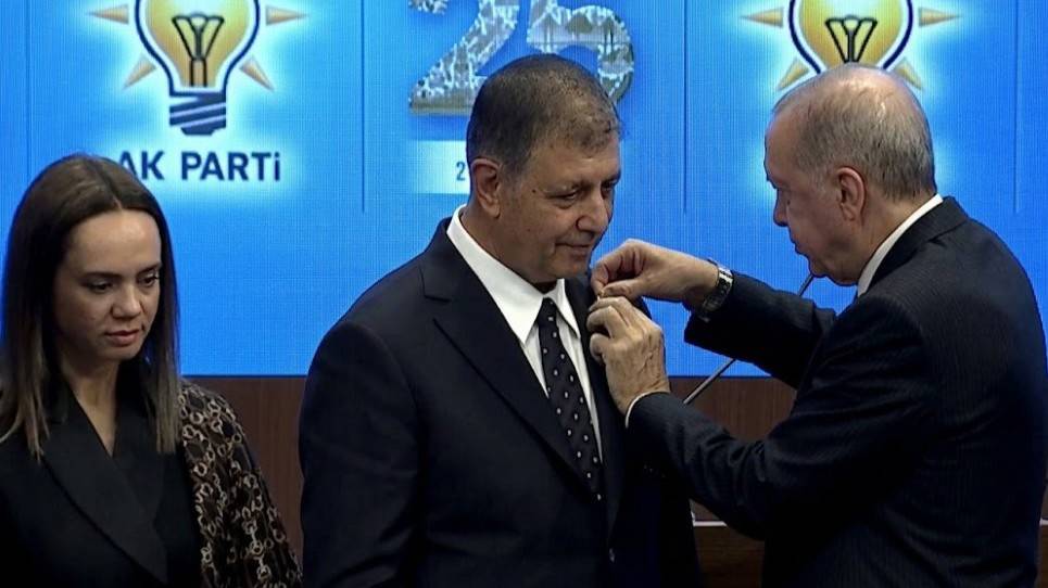 CHP oylarıyla seçilen Cemil Tugay, AKP'ye geçti