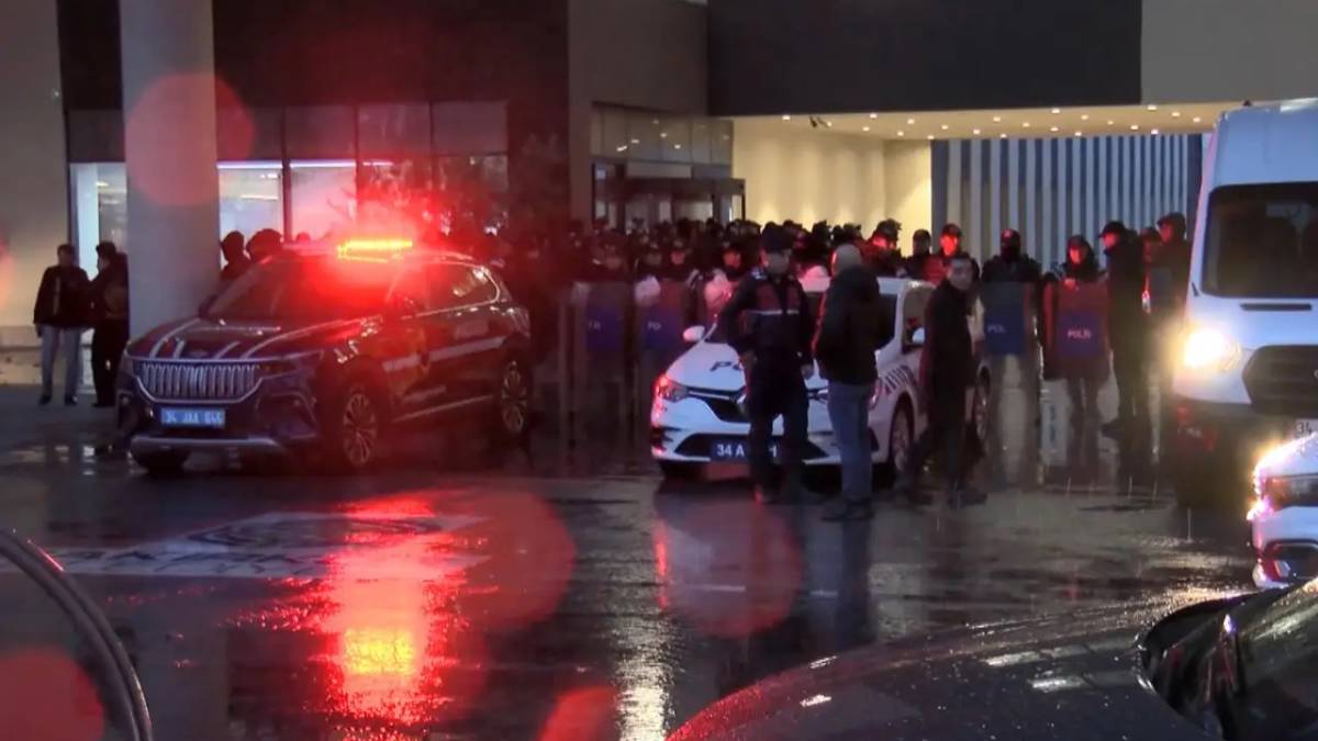 Bakırköy Belediyesi’ne operasyon: 37 kişi gözaltında