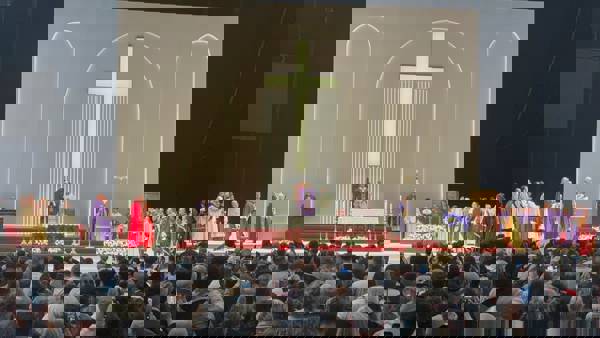 Pope Leo XIV Addresses Thousands in Public Sermon in Turkey