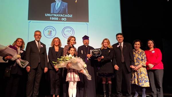 Paregam Topluluğu Dikran Gülmezgil’i andı