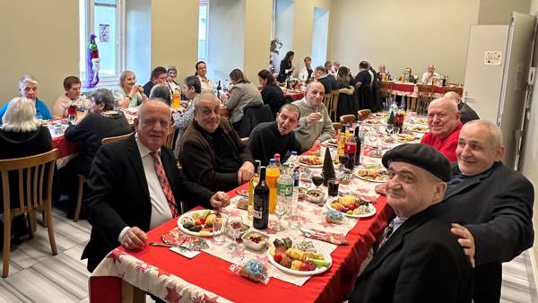 Surp Pırgiç Hastanesi huzurevi yeni yılı kutladı