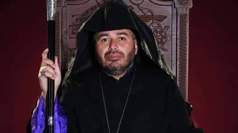Görevden alınan Episkopos Saroyan geri dönüyor