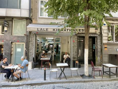 Pangaltı Lale Kıraathanesi kapandı