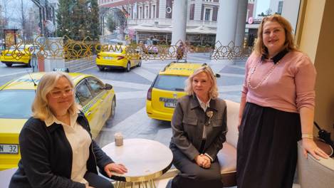 Türkiye'de yaşayan Rus kadınlar İstanbul'a kitap yazdı