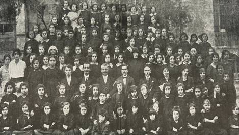 Kilisesi, okulu, mezarlığı, yetimhanesiyle Balat