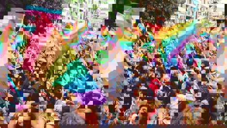 LGBTİ+ haklarını korumaya devam edeceğiz; yan yanayız ve güçlüyüz!