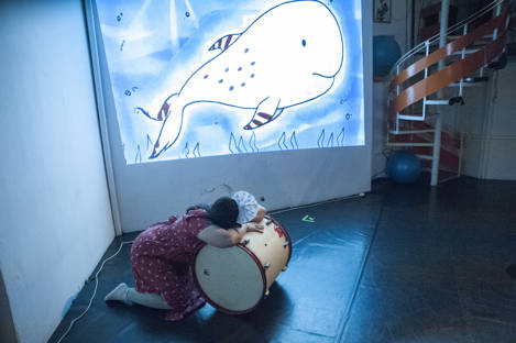 Sahnede yaratılan evren ve bir ihtiyacın ayak sesleri: "Garmılig"