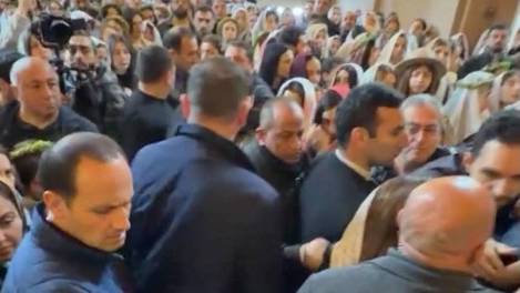 Kilisede Paşinyan'a saldırı girişimi: Üç kişi gözaltında