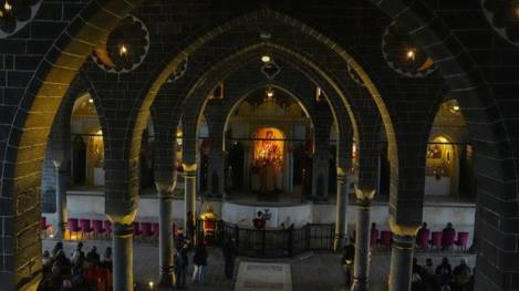 Surp Giragos Kilisesi’nde Zadig mumları yandı