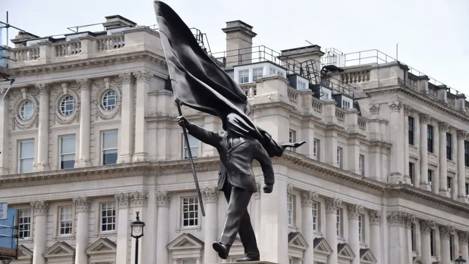 Banksy'den Londra'nın merkezinde yeni heykel