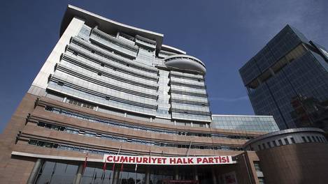 Kılıçdaroğlu'nun ilk icraatı belli oldu: 3 avukatı görevden aldı