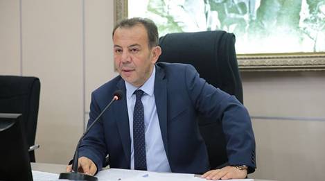 Tanju Özcan istifa etti