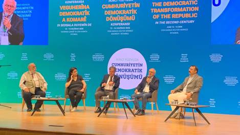 Հանրապետութեան վերափոխումը դէպի ժողովրդավարութիւն