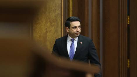 Meclis Başkanlığı'na aday gösterilmeyen Simonyan vekillikten de çekildi