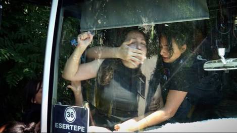 NATO logolu polis, milletvekilini bile gözaltına almaya çalıştı