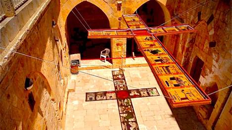 Mardin’de Kırklar Kilisesi’nde “Kadim Kelâmın Taze Gölgesinde” enstalasyonu