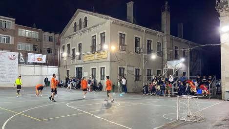Samatya’da futbol turnuvasında heyecan sürüyor