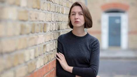 Sally Rooney’nin kitapları İngiltere’de satılamayacak
