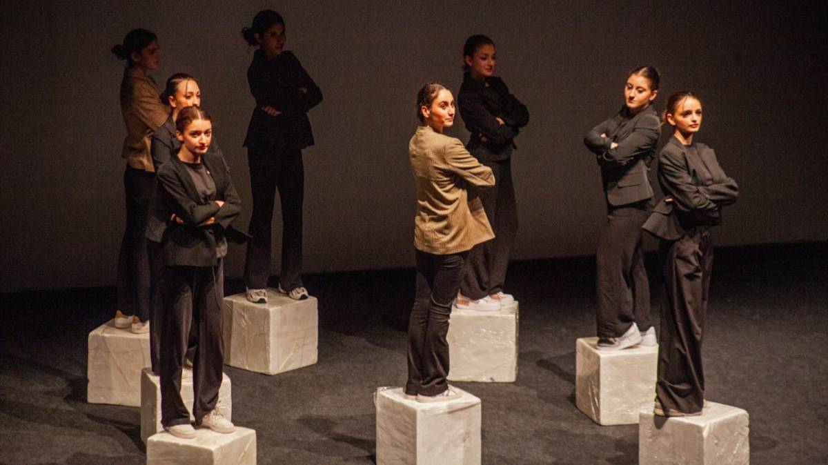 Վերյիշելով հինգ հաստատութիւնները եւ աւելին