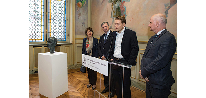 Ազնաւուր կ՚անմահանայ  մանկութեան փողոցին վրայ