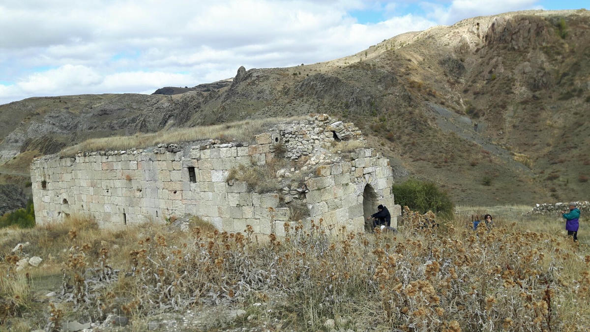 Կ՚երթամ հողին կանչը լսելով