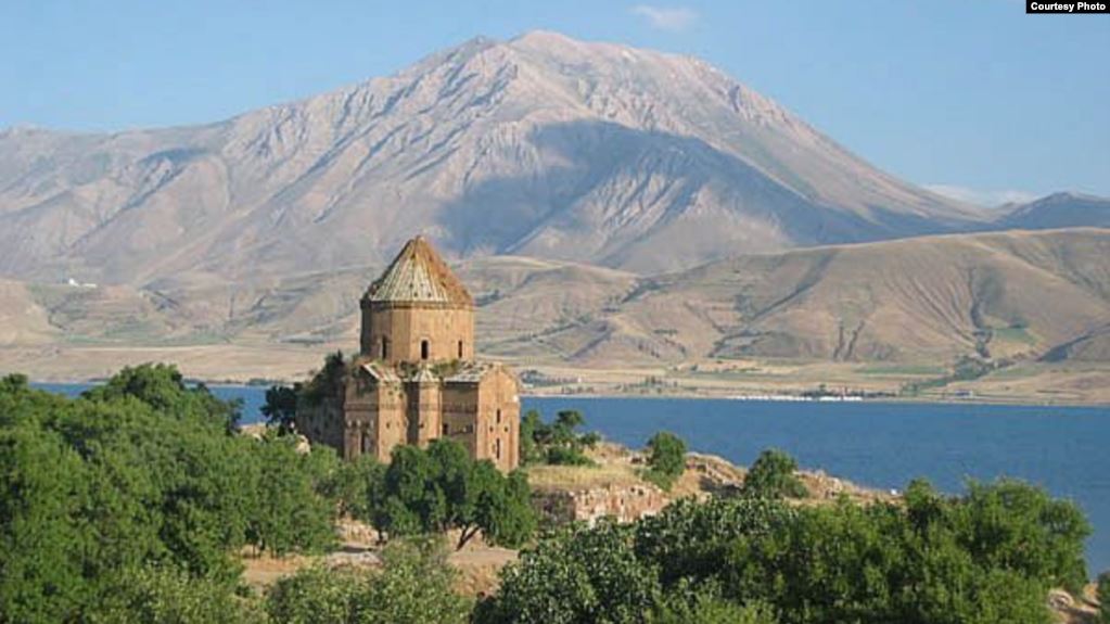 Ուխտագնացութիւն՝ Վանի Ս. Խաչ եկեղեցւոյ