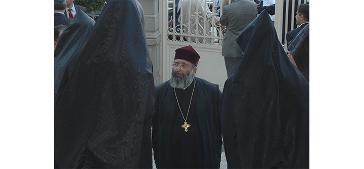 Սրբազանը ունենալ