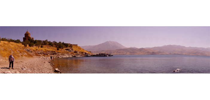 Լուսածագը սպասողներուն երթը դէպի «Էրկիր»