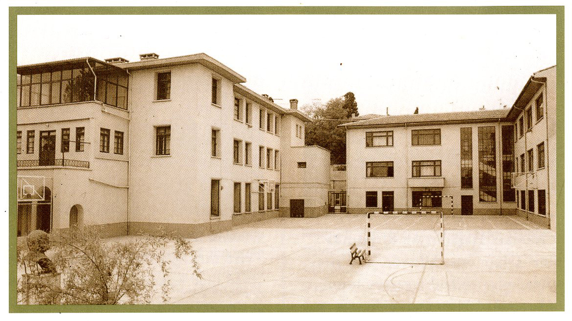 Դիմացի ափը որքան հեռու կ՚երեւի