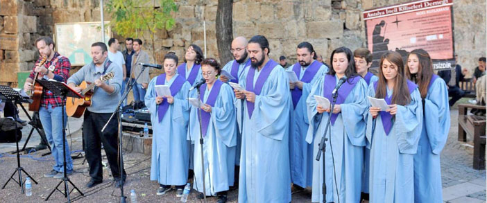 İncil dağıtımına polis müdahalesi
