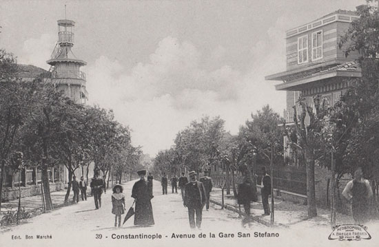 Baykal, Ermeni, Türk, Rum, Musevi ve az da olsa Levantenlerin bir arada yaşadığı Yeşilköy’ün bu anlamda korunaklı bir bölge olduğunu söylüyor.