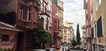 Sanatçılara kabuklu yemiş atmayınız