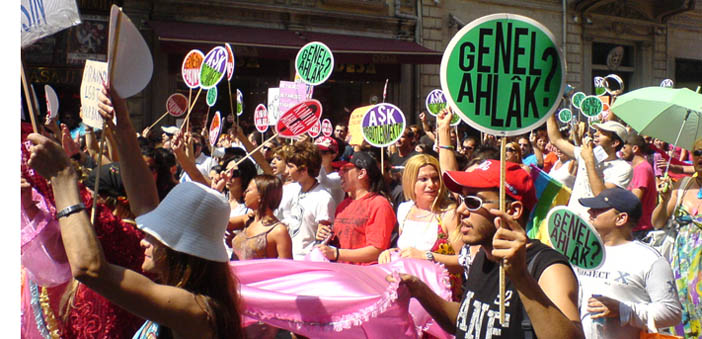 Sağlık örgütleri: LGBTİ'lere 'tedavi' öneren kitapların basımı durdurulsun