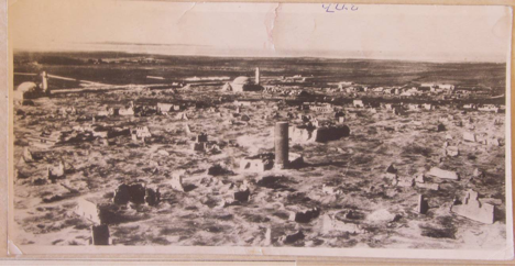 İlk fotoğraf, 1913 tarihinde Van’ın şehir merkezi. İkincisi de 1915’te yaşanan katliamlar sonrasında Van’ın şehir merkezi. 