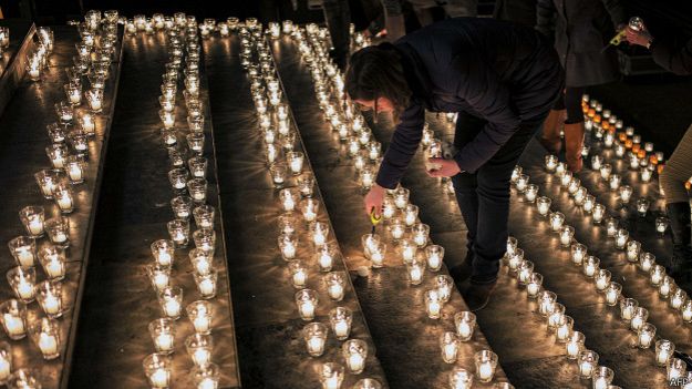 Dün akşam düzenlenen anma törenine 150 bine yakın kişinin katıldığı tahmin ediliyor