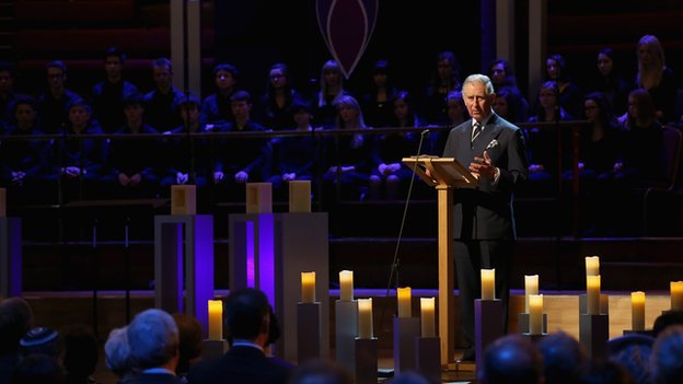 Londra'daki Holokost Anıtı Yahudi olmayan kurbanları da hatırlayacak