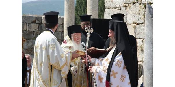 Ekümenik Patrik'e onursal doktora ünvanı