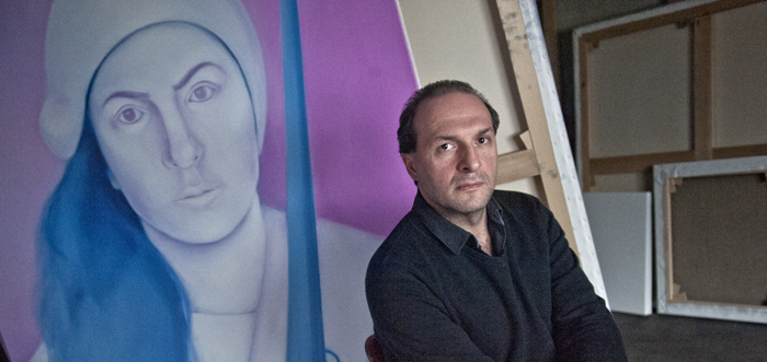 Silahıyla huzurlu direnişçi kadınlar