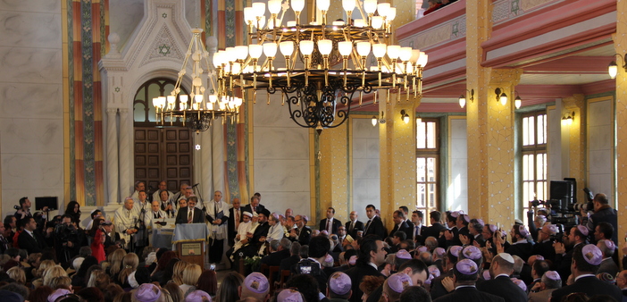 Yıllar sonra aynı merdivenlerde, aynı sokaklarda