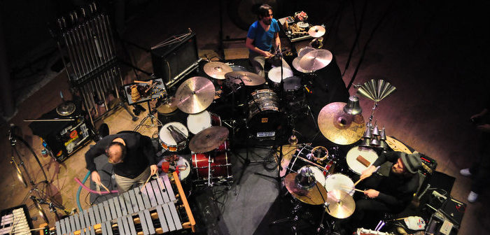 Bir oda dolusu işinin ehli davulcu