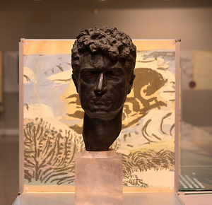 Mari Gerekmezyan'ın Bedri Rahmi büstü