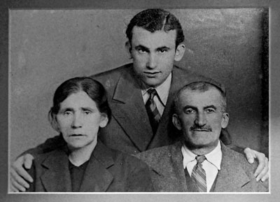 Paris Özbağ, Mihran Özbağ ve oğulları Artin Özbağ 