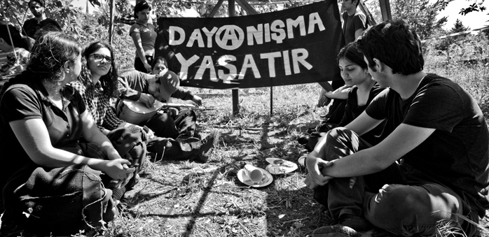 What do the organizers of the #KampArmen say?