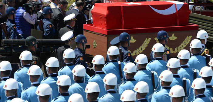 Evren'in cenazesinde 'hakkımızı helal etmiyoruz' diyen 4 kişi gözaltına alındı