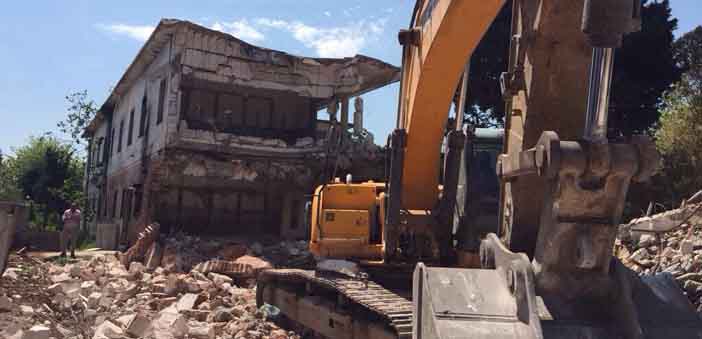 Kamp Armen demolition begins - but thwarted for now