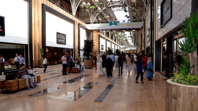 AVM'deki kilise ve sinagog 'çevre baskısı' gerekçesiyle kapatıldı