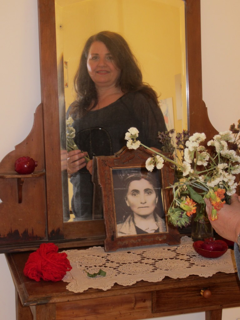 Anita Toutikian ve yayası