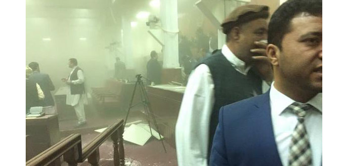 Afganistan parlamentosuna bombalı saldırı